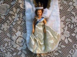 queen nesbitt main_02